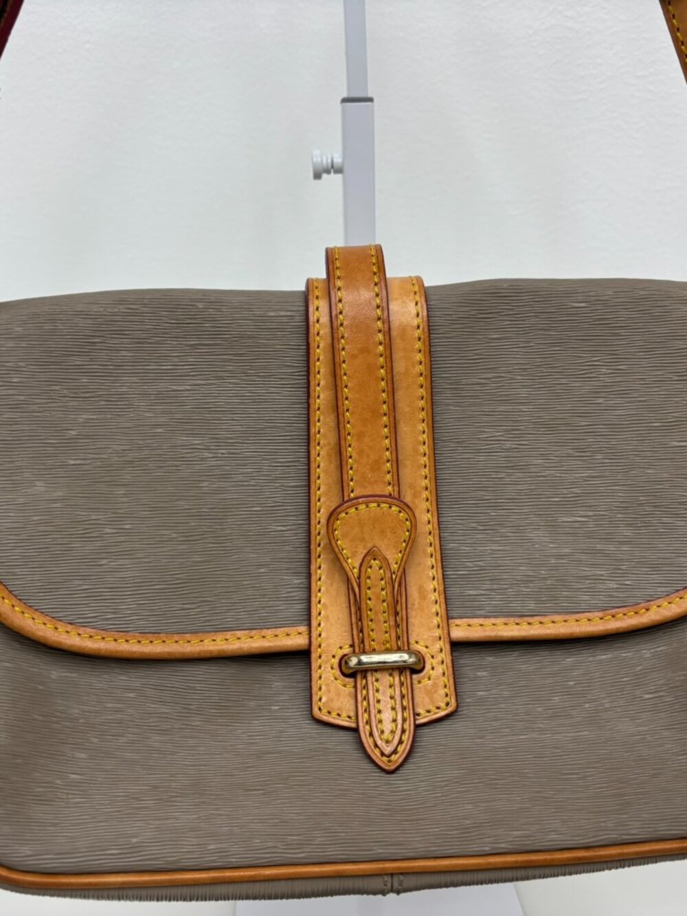 Vintage Dooney & Bourke All Weather Leather Equestrian Bag & Matching Pouch Set - Picture 9 of 9